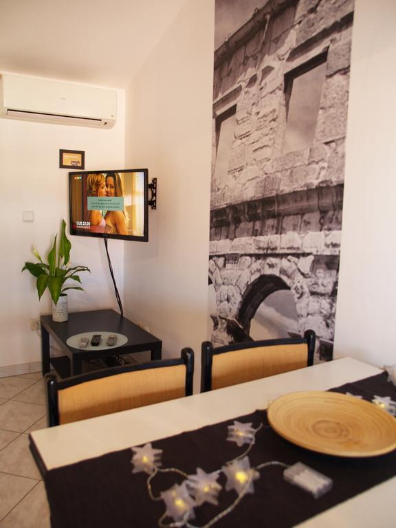 Family Friendly Apartments Pula Exterior foto